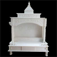 सादा सफेद संगमरमर का मंदिर