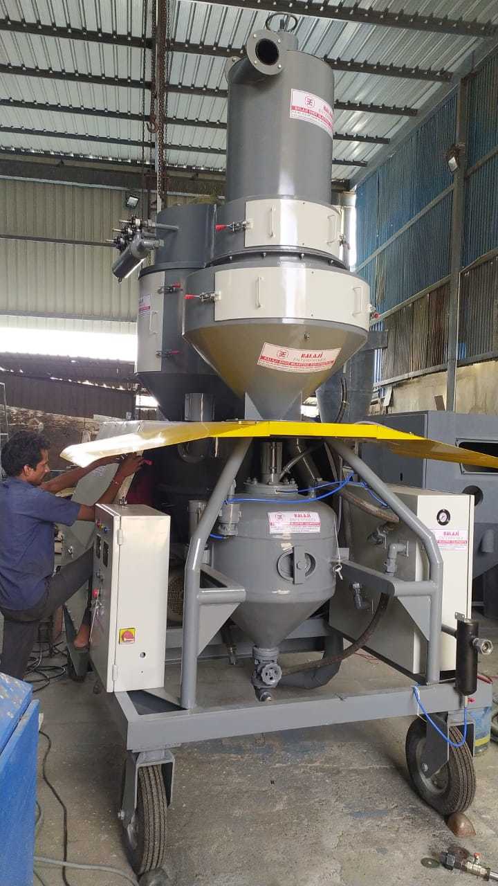Smoke Grey & White Vacuum Blasting Machine