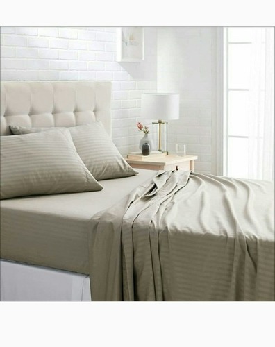 डिवाइन ओवरसीज प्रीमियम साटन स्ट्राइप्स बेडशीट