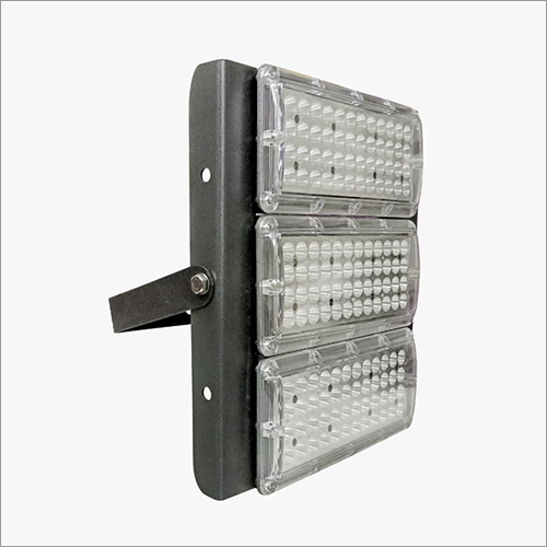 ब्रैकेट के साथ बाढ़ प्रकाश