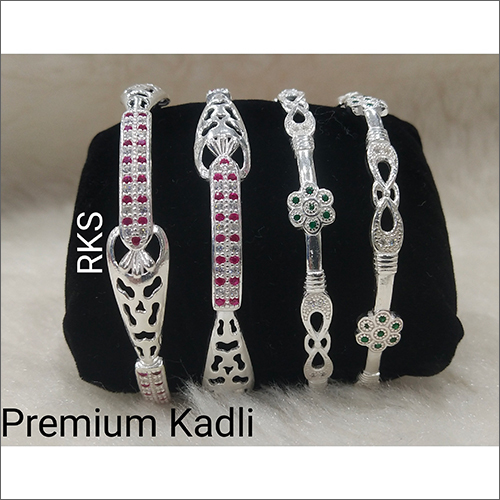 प्रीमियम क्वालिटी की सिल्वर चूड़ियां