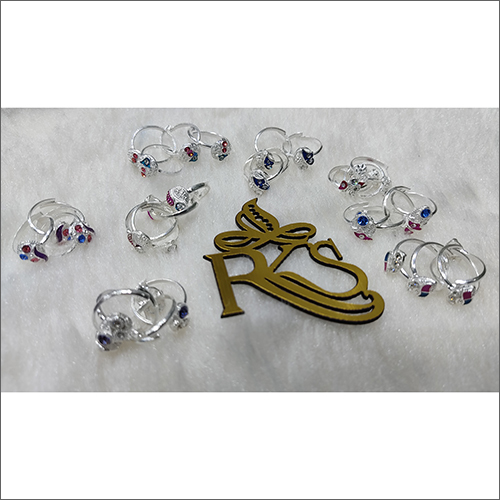 लेडीज़ सिल्वर टो रिंग