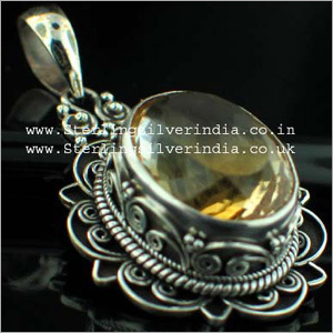 स्टर्लिंग सिल्वर पेंडेंट
