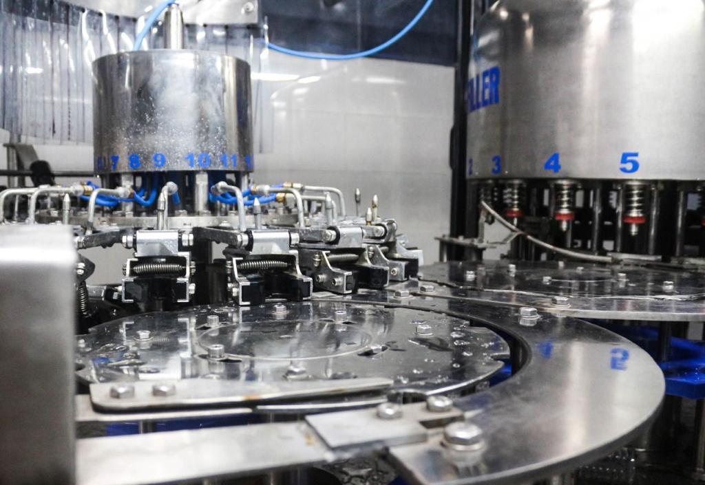 Cup Filling Machine - Metal Construction, Electric Drive Type | Automatic Gravity Filling For High-performance Beverage Applications