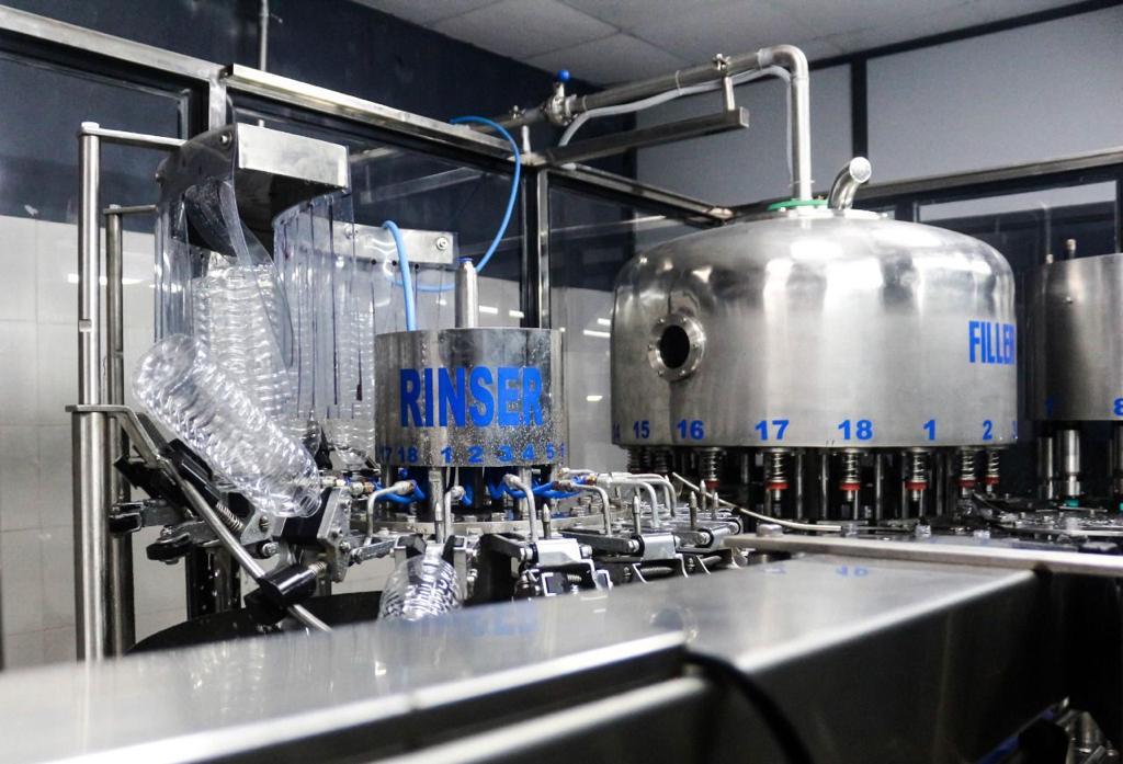 Industrial Juice Filling Machine - Metal, Silver | High Performance, Eco Friendly, Low Noise, Automatic With Human Machine Interface
