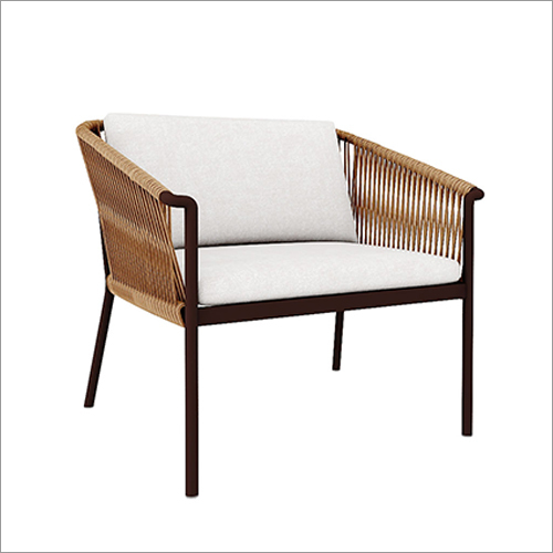 कुशन के साथ क्लब आर्मचेयर