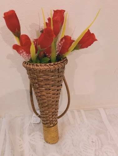 चोरल फ्लावर वास वॉल हंग फ़नल टाइप