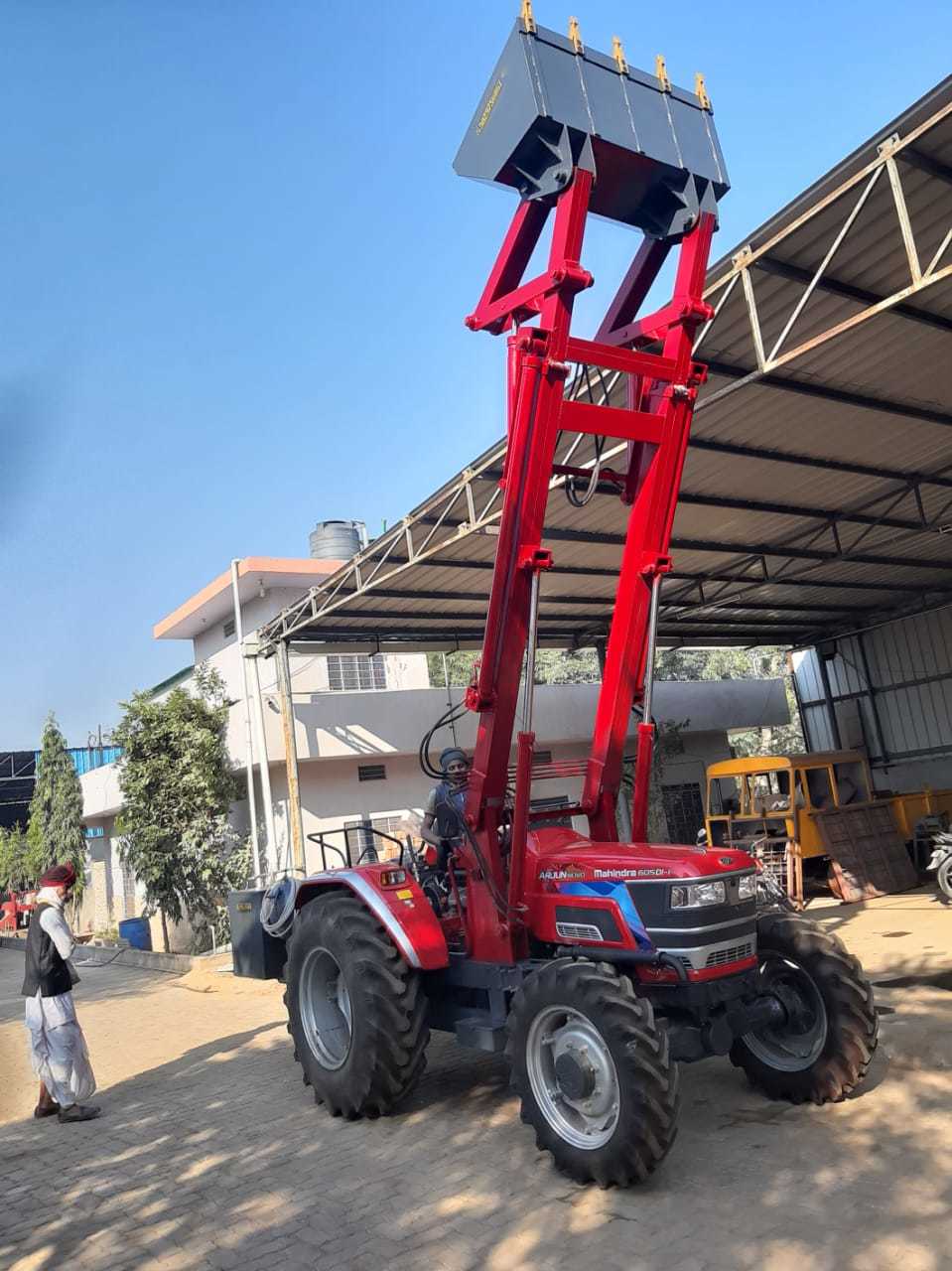 24 Feet Height Telescopic Loader - Color: Red