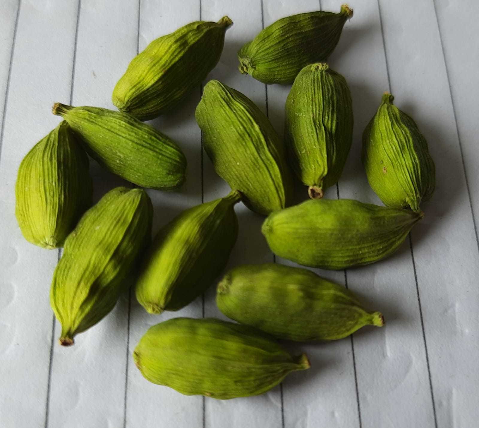 Dark Green Cardamom 7.5 Mm Bold