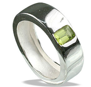 पेरिडॉट रिंग