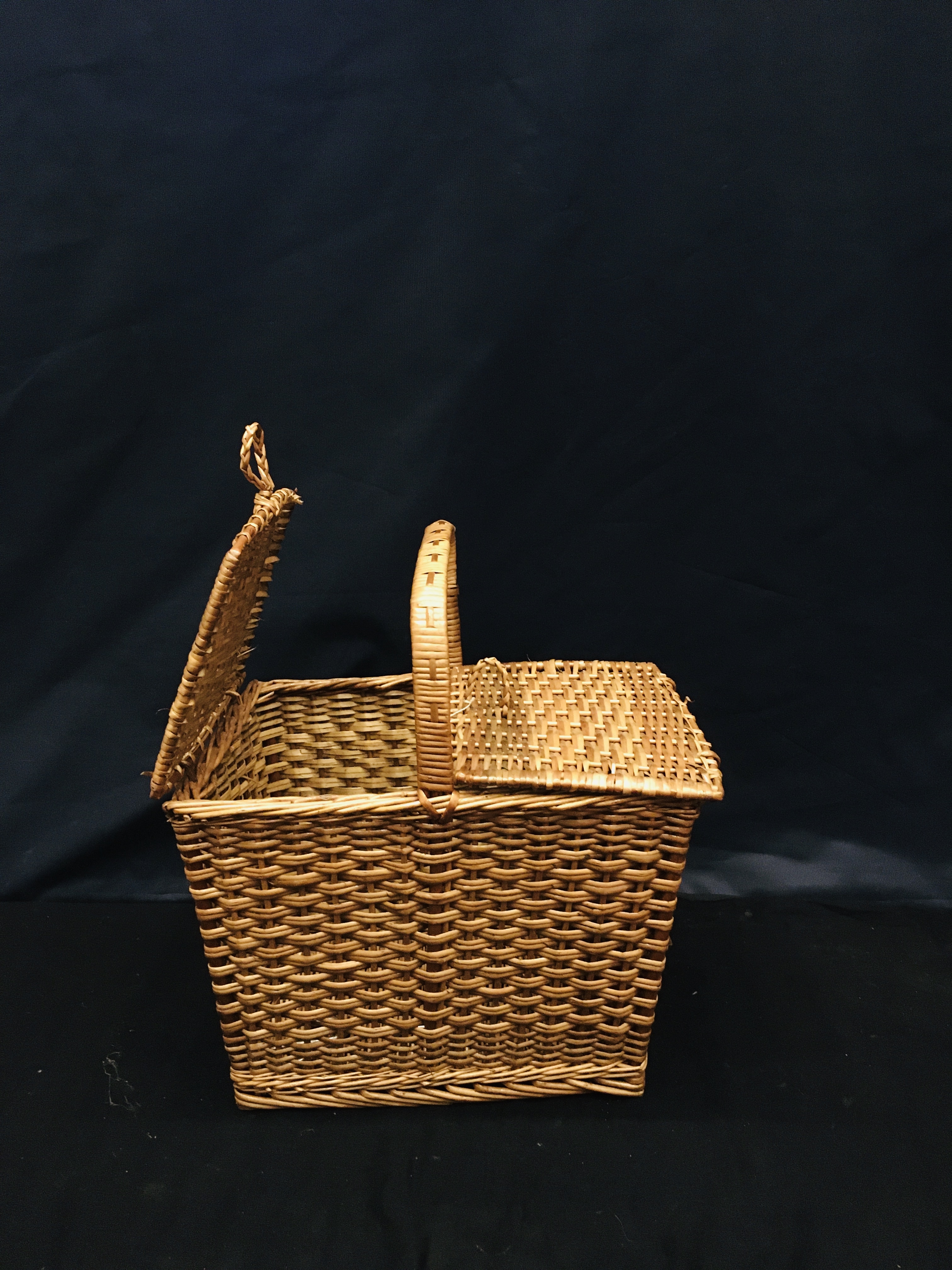 Picnic Basket Square Level Door 12 - Cane And Bamboo Design, Natural Material, Artisan Craftsmanship | Eco-friendly Storage Solution