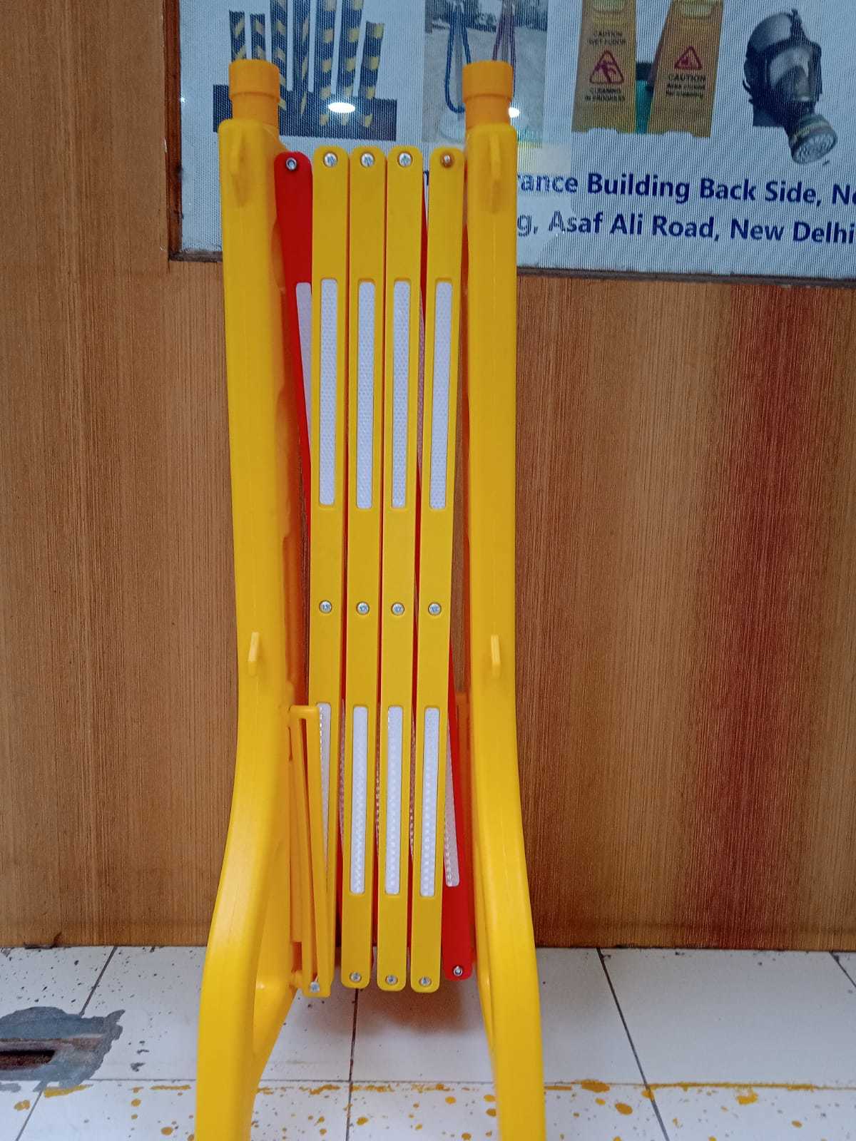 Plastic Water-sand Filled Expandable Barricade Size: 3 Feet Height 8 Feet Expendable Approx