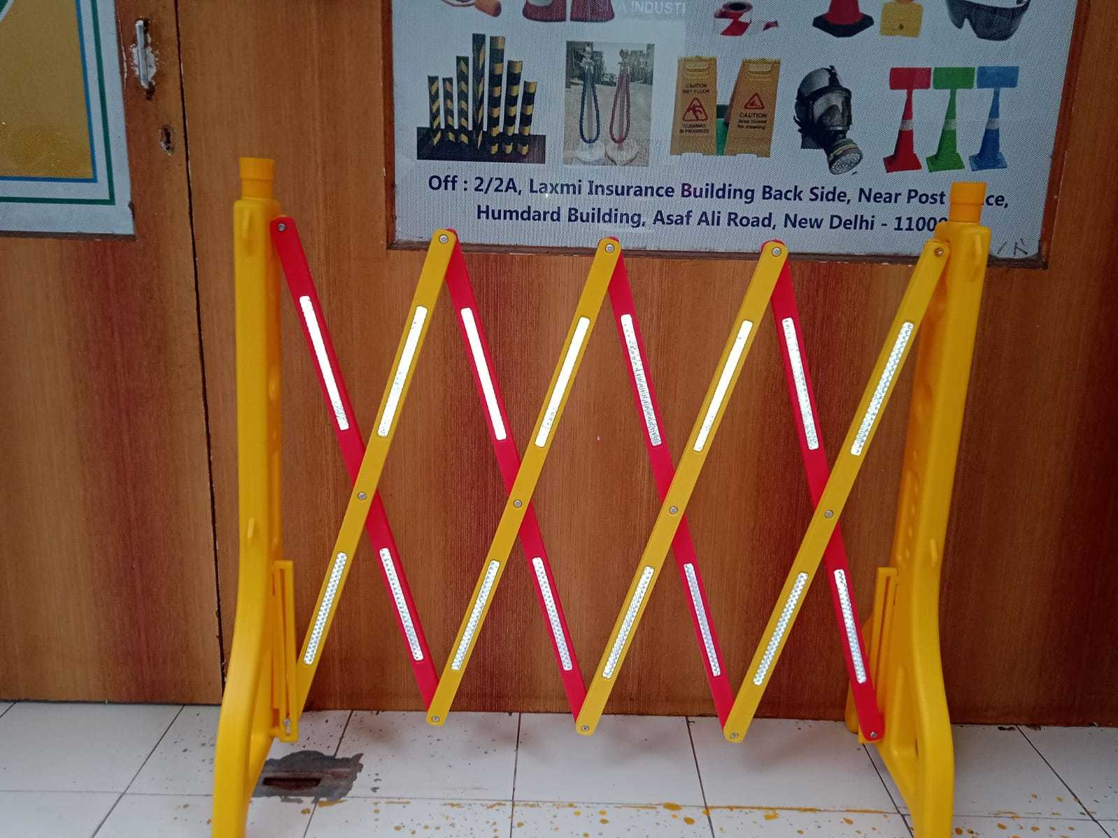 Plastic Water-sand Filled Expandable Barricade Size: 3 Feet Height 8 Feet Expendable Approx