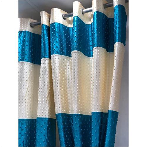 किसी भी रंग का नीला और सफेद दरवाज़े का पर्दा