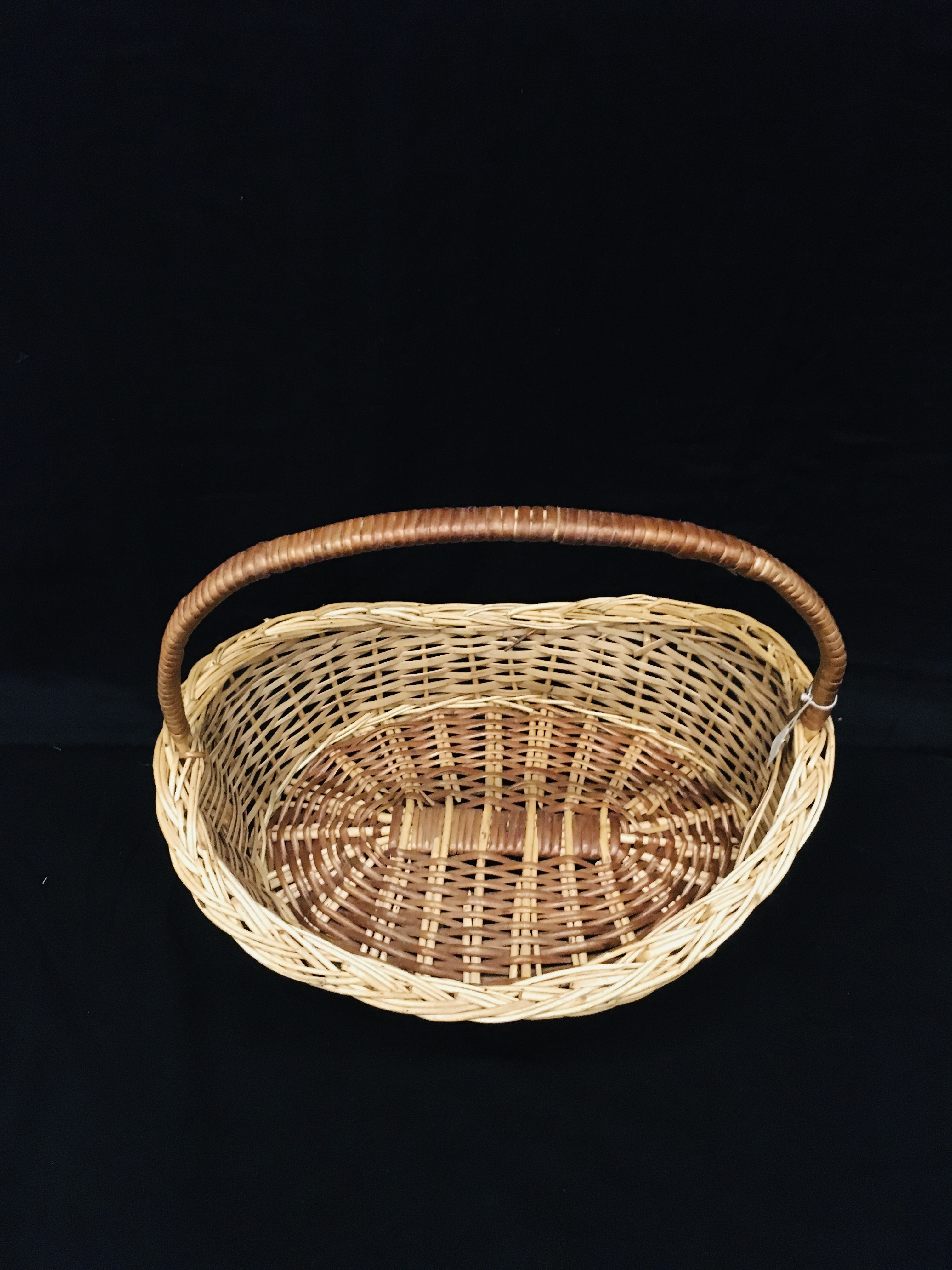 Boat Type Basket(s) - Cane And Bamboo Material , Polished Finish For Arts And Crafts, Home Decoration, And Gift-giving