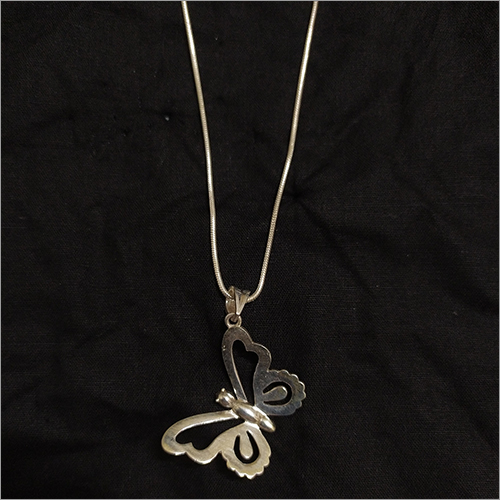 जाली के आकार के साथ बटरफ्लाई पेंडेंट: अनुकूलित