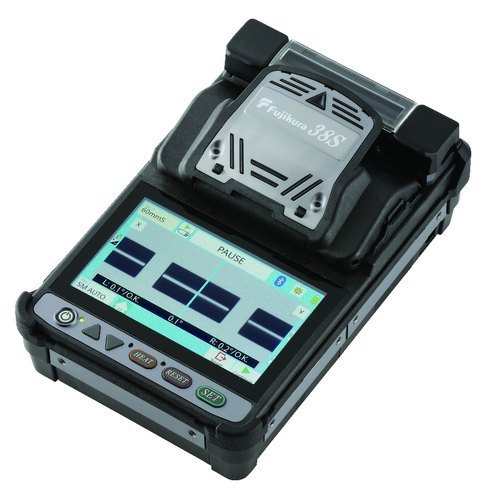 Fujikura Splicer 38S एक उच्च गुणवत्ता वाला फाइबर ऑप्टिक स्प्लिसिंग उपकरण है जो त्वरित और सटीक स्प्लिसिंग प्रदान करता है। इसकी उन्नत तकनीक और एकीकृत उपयोग में आसानी इसे पेशेवरों के लिए आदर्श बनाती है।