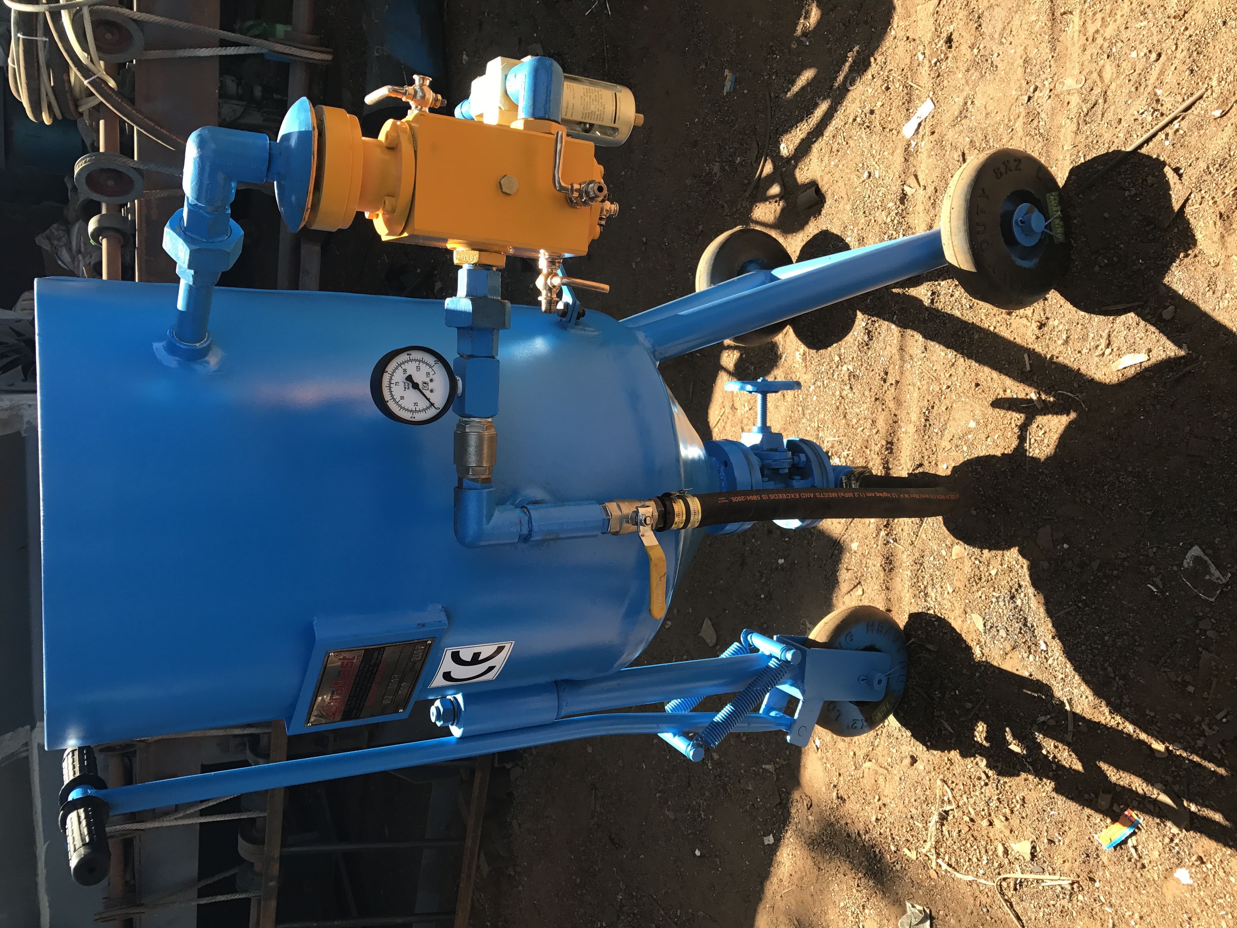 Portable Sand Blasting Machine - Heavy-duty Steel | Ideal For Railways, Foundries, Automobile, Shipyard & Metal Base Industries Surface Treatment