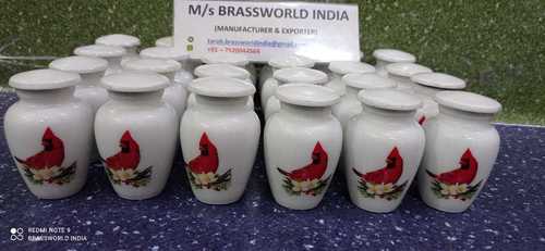 ब्रासवर्ल्ड इंडिया द्वारा हमिंग बर्ड प्रिंटेड कीपसेक श्मशान कलश