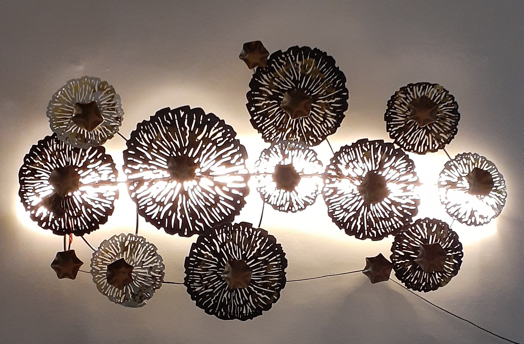 Metal Wall Decor - Iron Material, Modern Arts Style | Durable, Rust Proof, Easy To Clean And Install