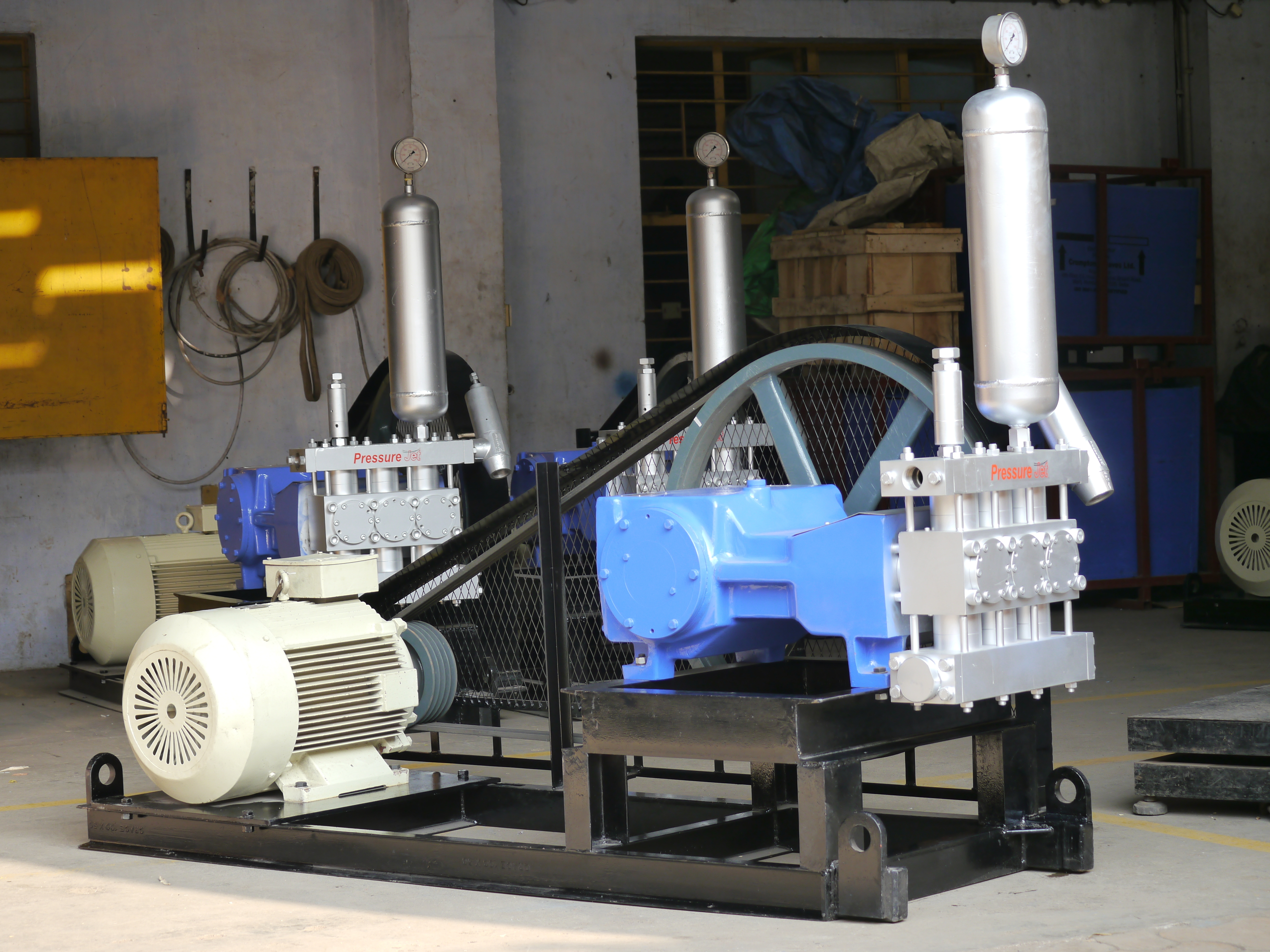 Pressure Jet Hydro Blasting Equipment - Color: Blue