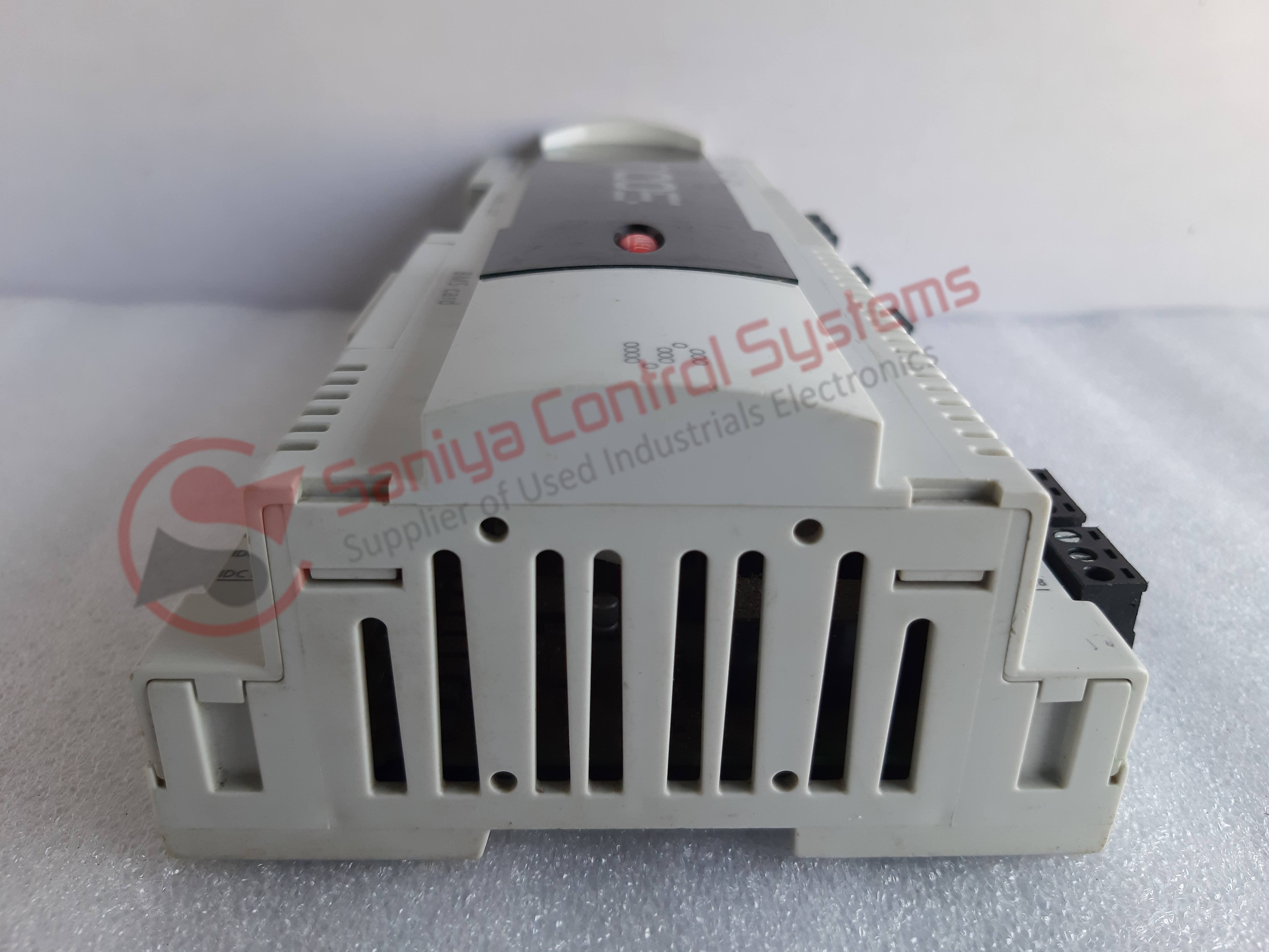 White Carel Pc050000u0cs0 Controller