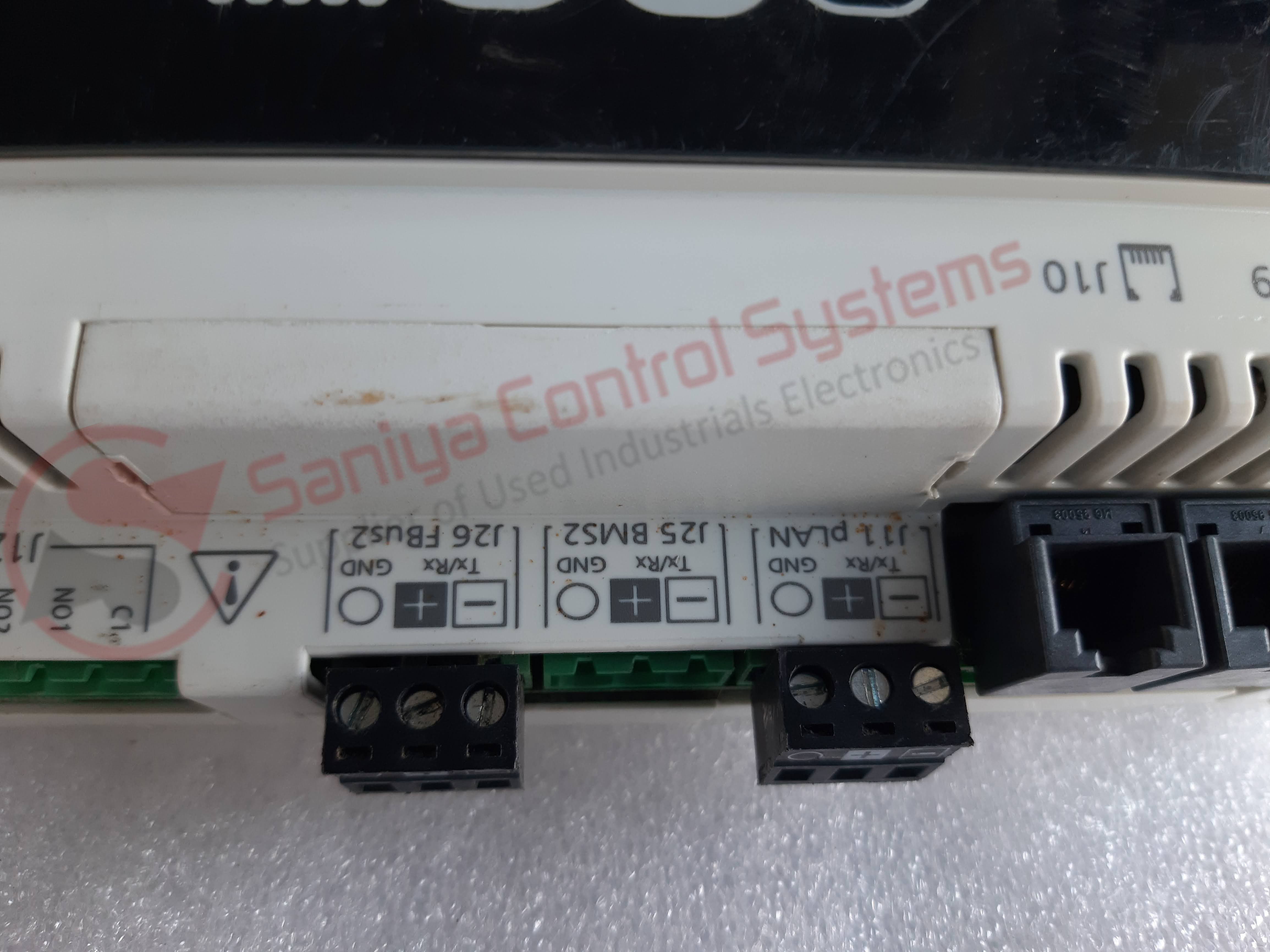 White Carel Pc050000u0cs0 Controller