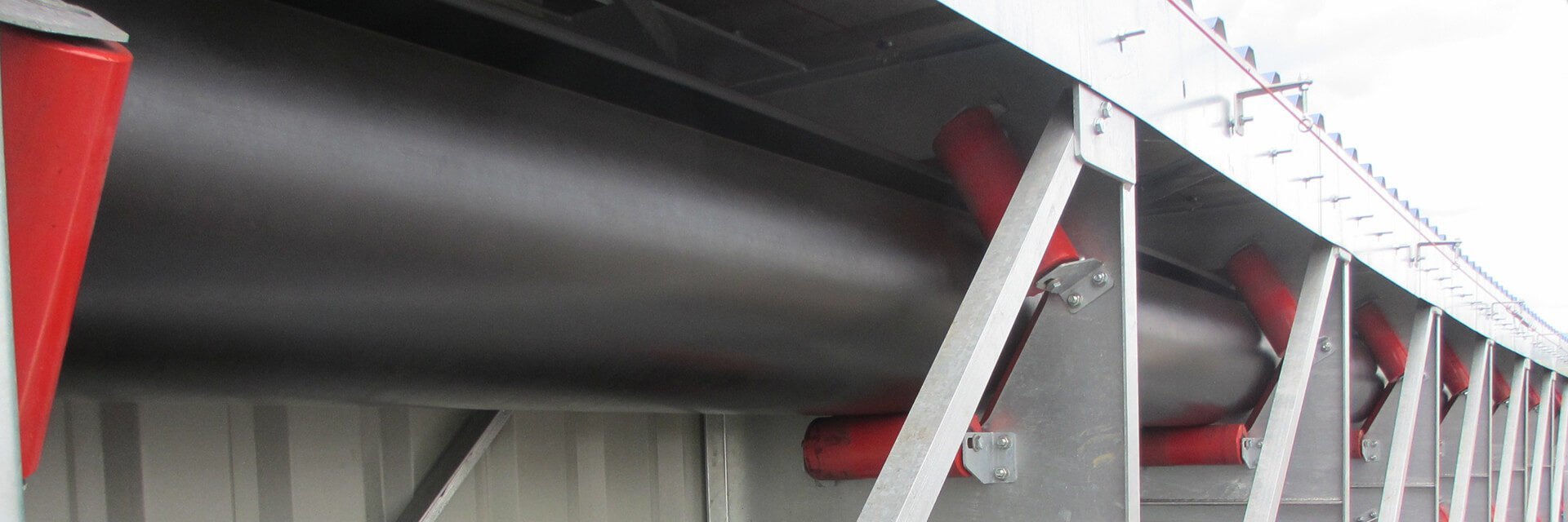 Cherry Pipe Conveyor Belt - Black Color, Flat Belt Design | Enclosed Material Transport, Efficient And Reliable Performance