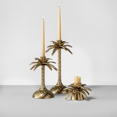 पीतल के तीन अलग-अलग प्रकार के फूल कैंडल होल्डर