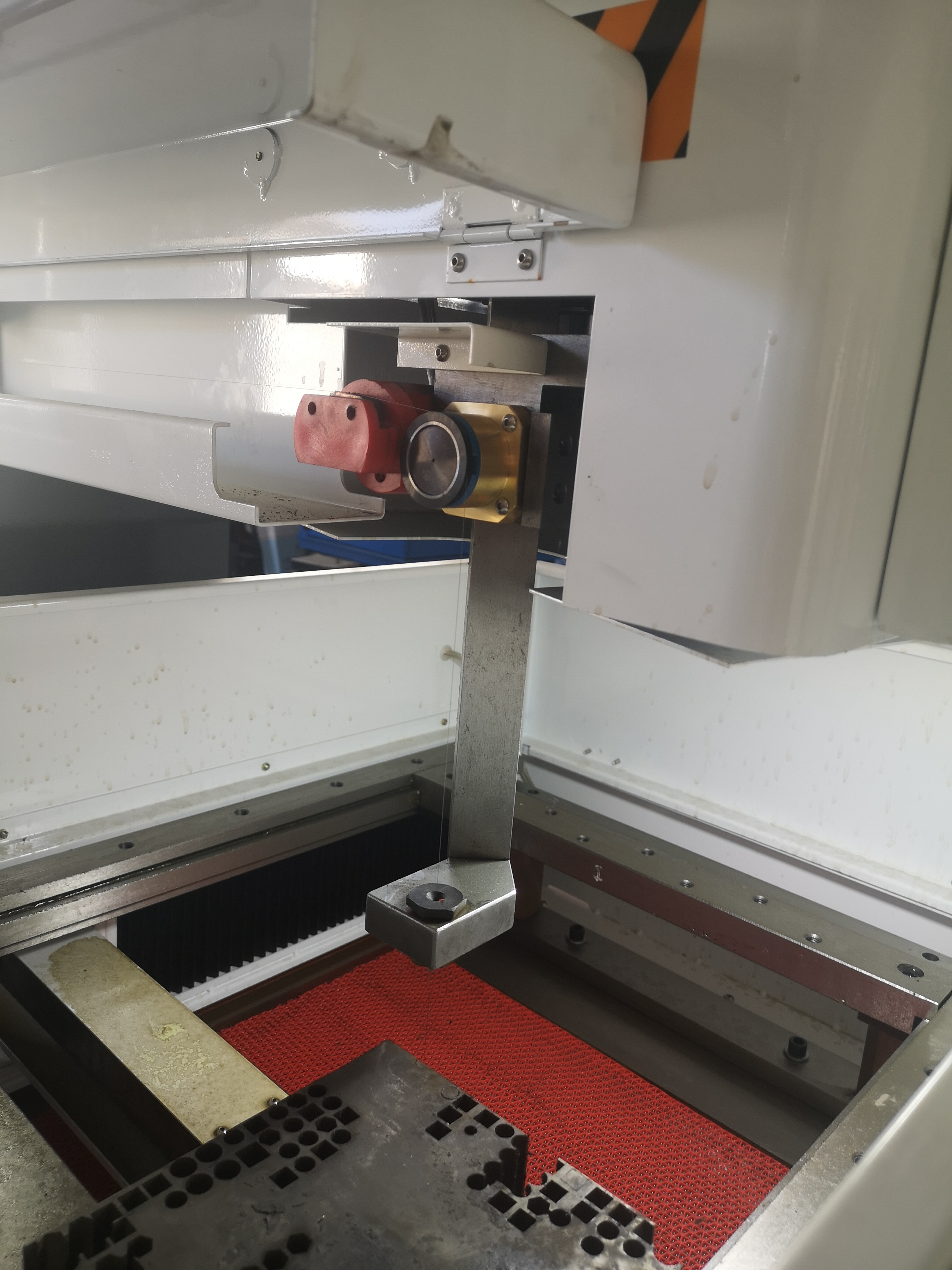 White Stepper Medium Speed Wire Cut Machine Lk-400