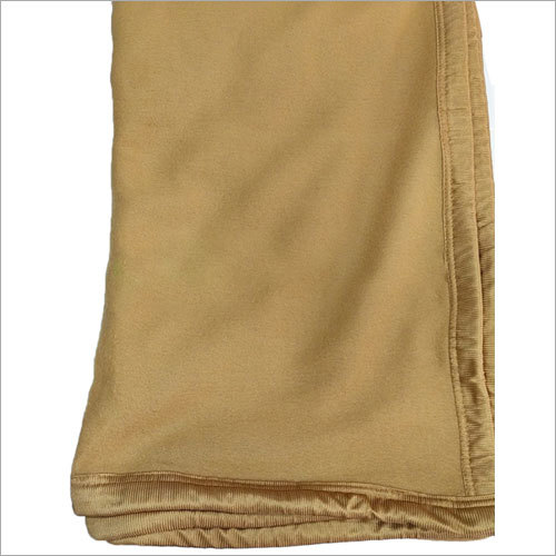 बॉर्डर एज ग्रुप के साथ प्लेन डाइड फ्लीस ब्लैंकेट: बच्चे