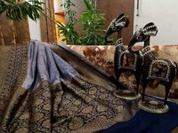 बनारसी सेमी डुपियन सिल्क बनारसी साड़ी।