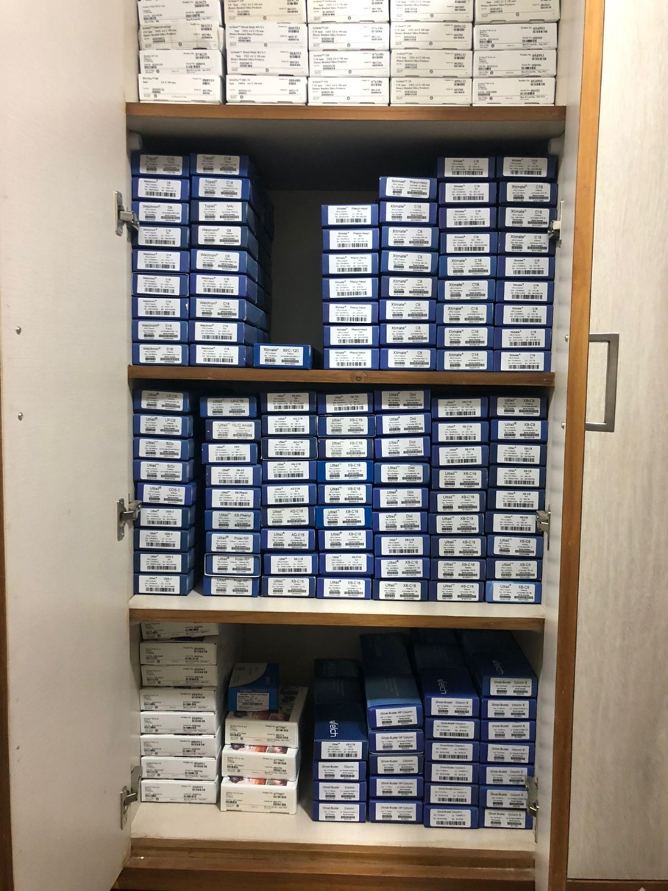 Hplc Column - C8 Phase, 250x4.6x5um Dimension | Stainless Steel, Silver Color, Automatic Operation, 60-450a Pore Size, Wide Range Of Materials
