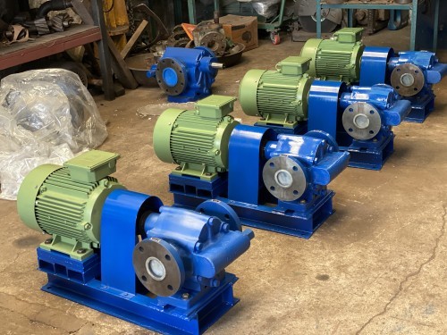 Gear Pumps - Color: Blue