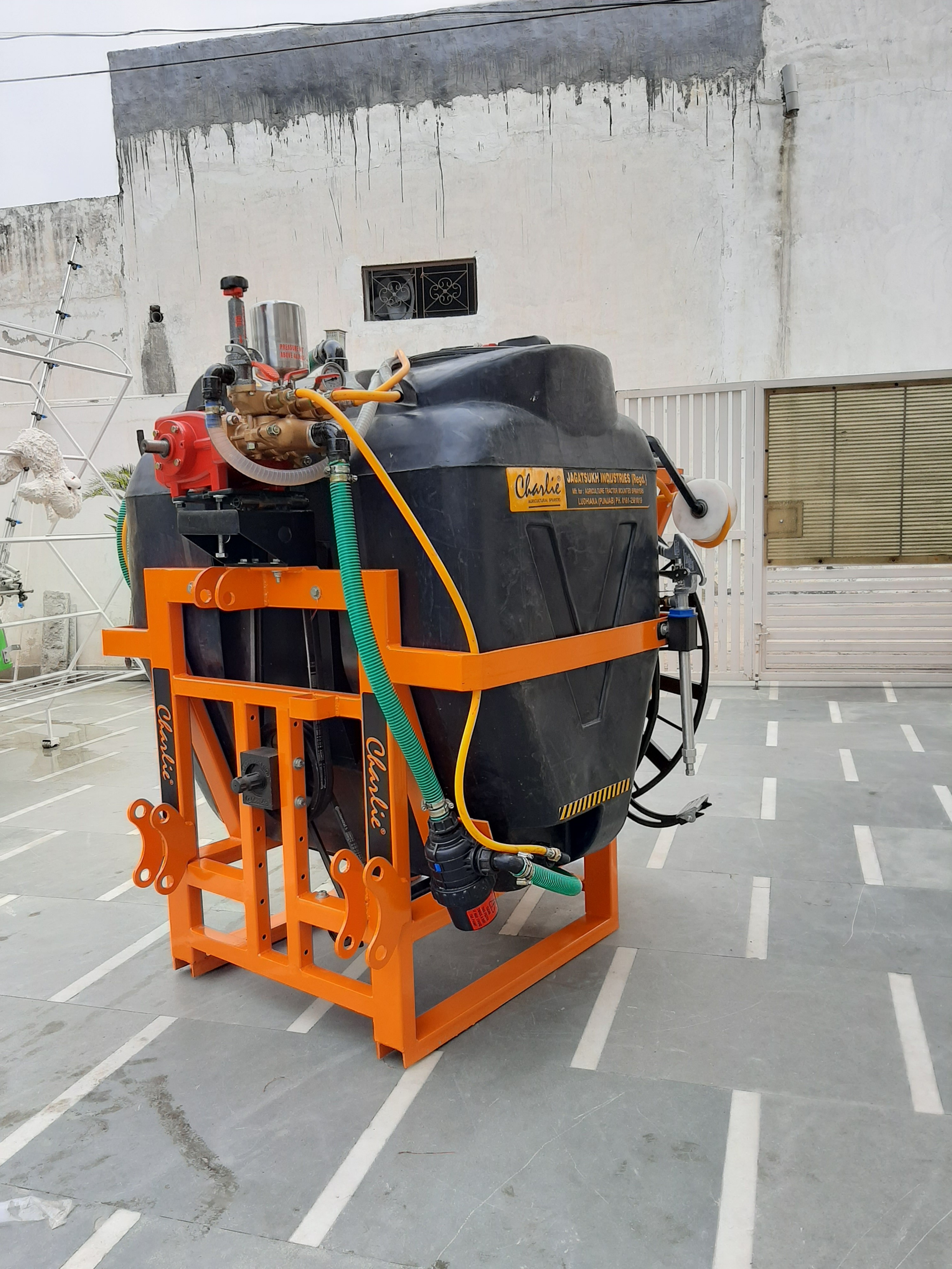 Tractor Mounted Sprayer Capacity: 600 Litters