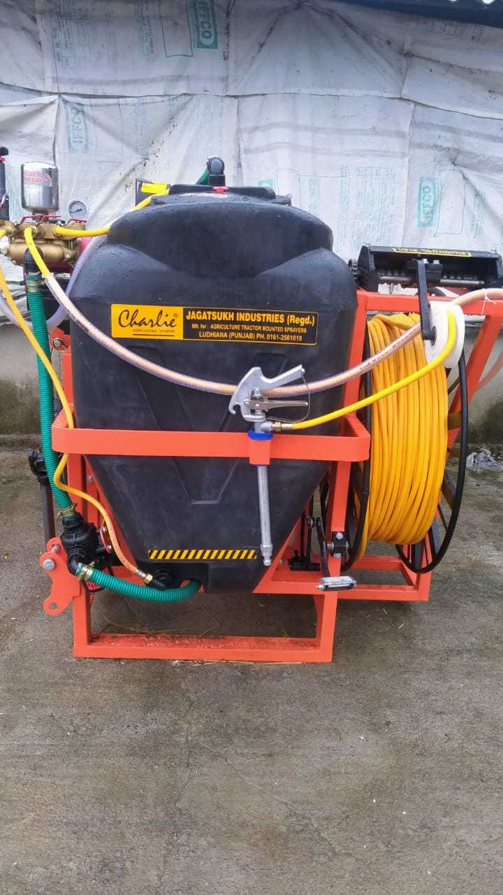 Tractor Mounted Gun Jet Sprayer Capacity: 600 Litters