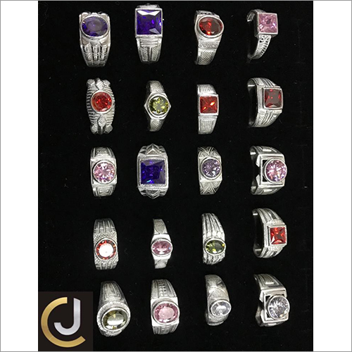 मेन्स सिल्वर सिंगल स्टोन रिंग्स