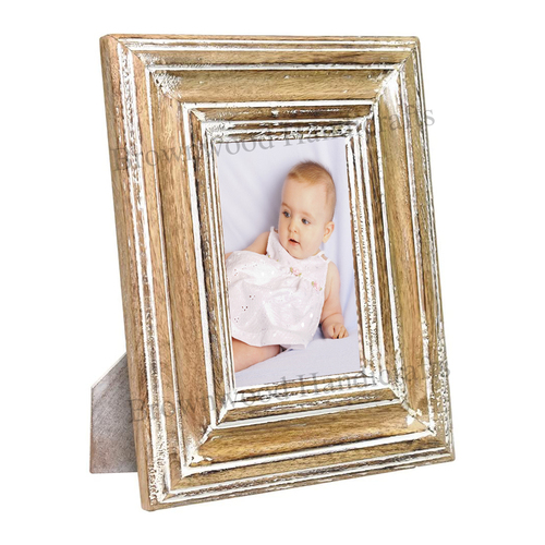 पॉलिश किया हुआ लकड़ी का फोटो फ्रेम