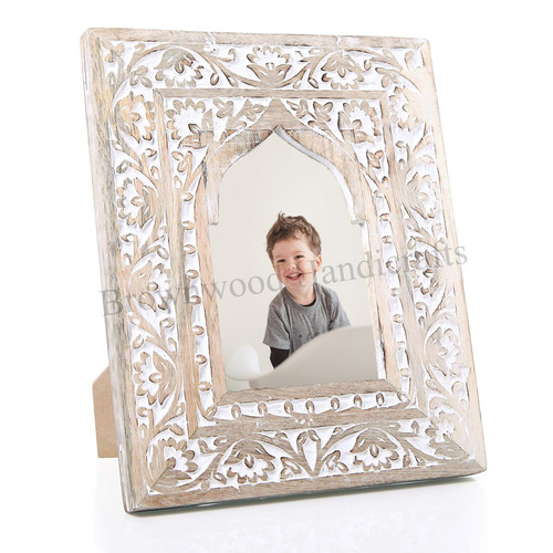 पॉलिश किया हुआ लकड़ी का फोटो फ़्रेम