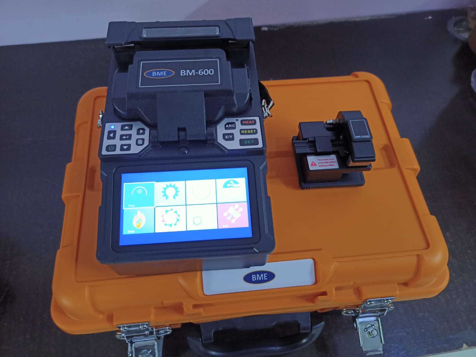 Splicing Machine - 200x123x95 Mm, Matte Black | 250x Magnification, 4 Motors Accurate Core Alignment, 7s Fast Splicing, 4400mah Battery, 26s Intelligent Heating, 3 In 1 Multi-function Clamps, Waterproof Structure