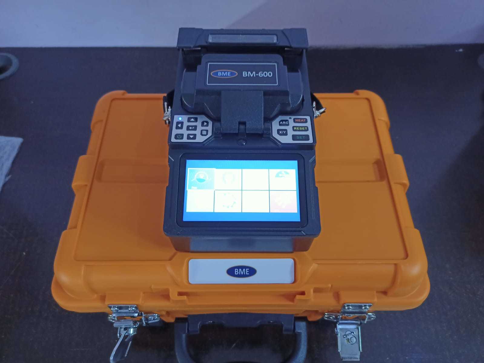 Splicing Machine - 200x123x95 Mm, Matte Black | 250x Magnification, 4 Motors Accurate Core Alignment, 7s Fast Splicing, 4400mah Battery, 26s Intelligent Heating, 3 In 1 Multi-function Clamps, Waterproof Structure