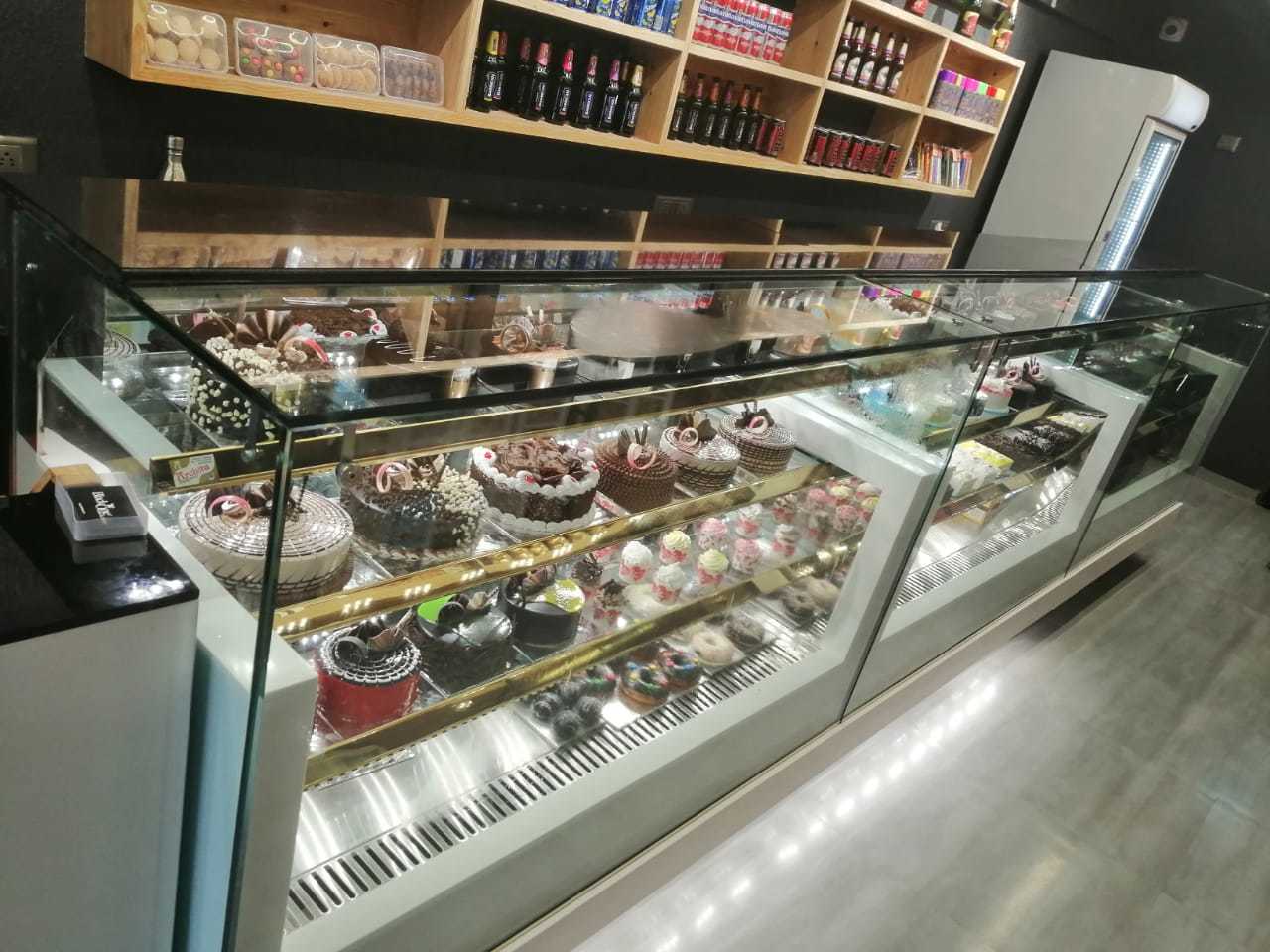 Variable Pastry Display Counter