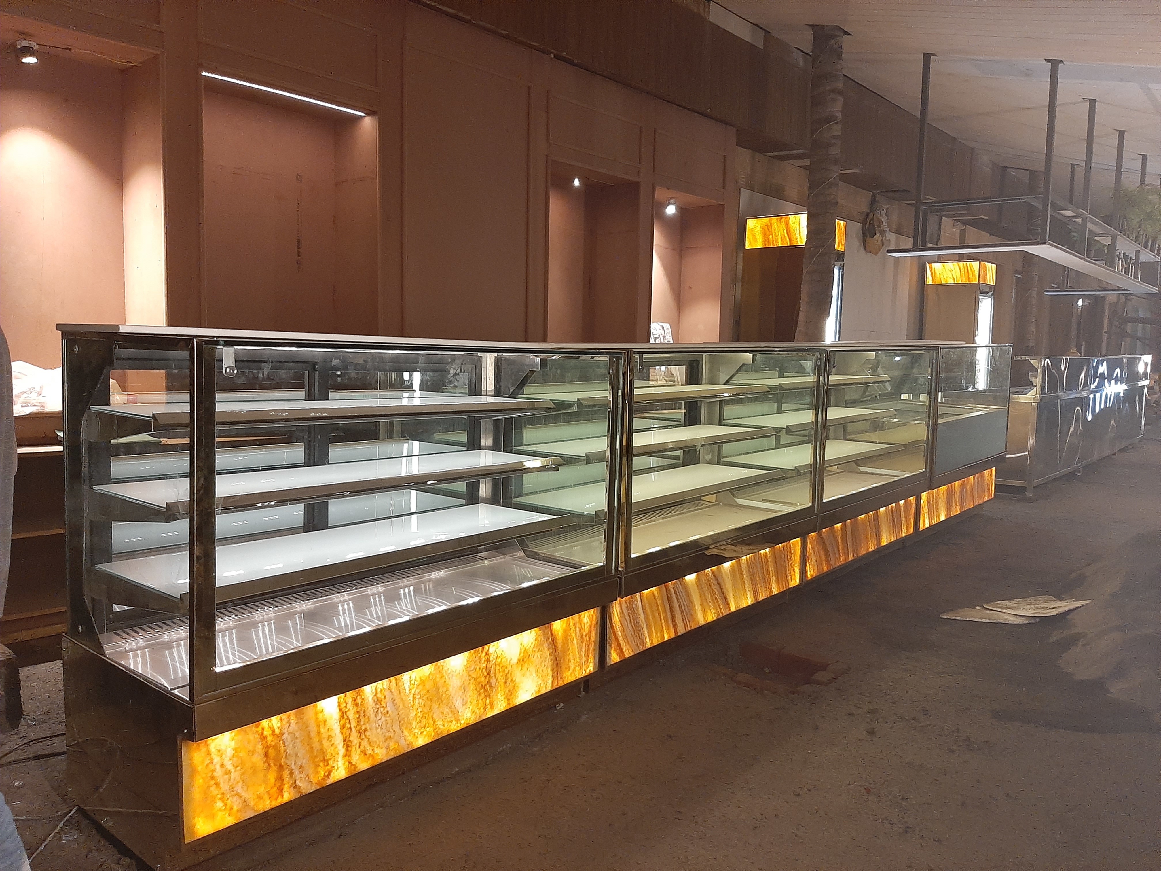 Variable Pastry Display Counter