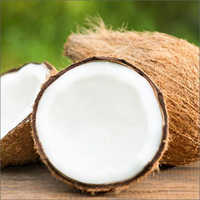 सफेद ताजा नारियल