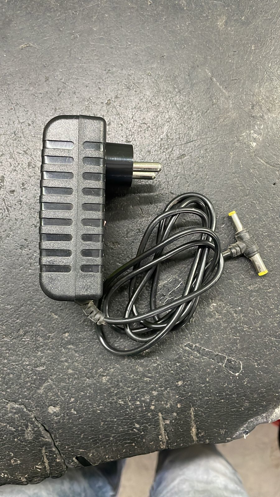 Universal Adapter - Black Power Adapter, 100-240v Input, 12v Output, 1a Current, 5.5x2.1mm Connector, 100cm Cable Length For Low-power Electronics