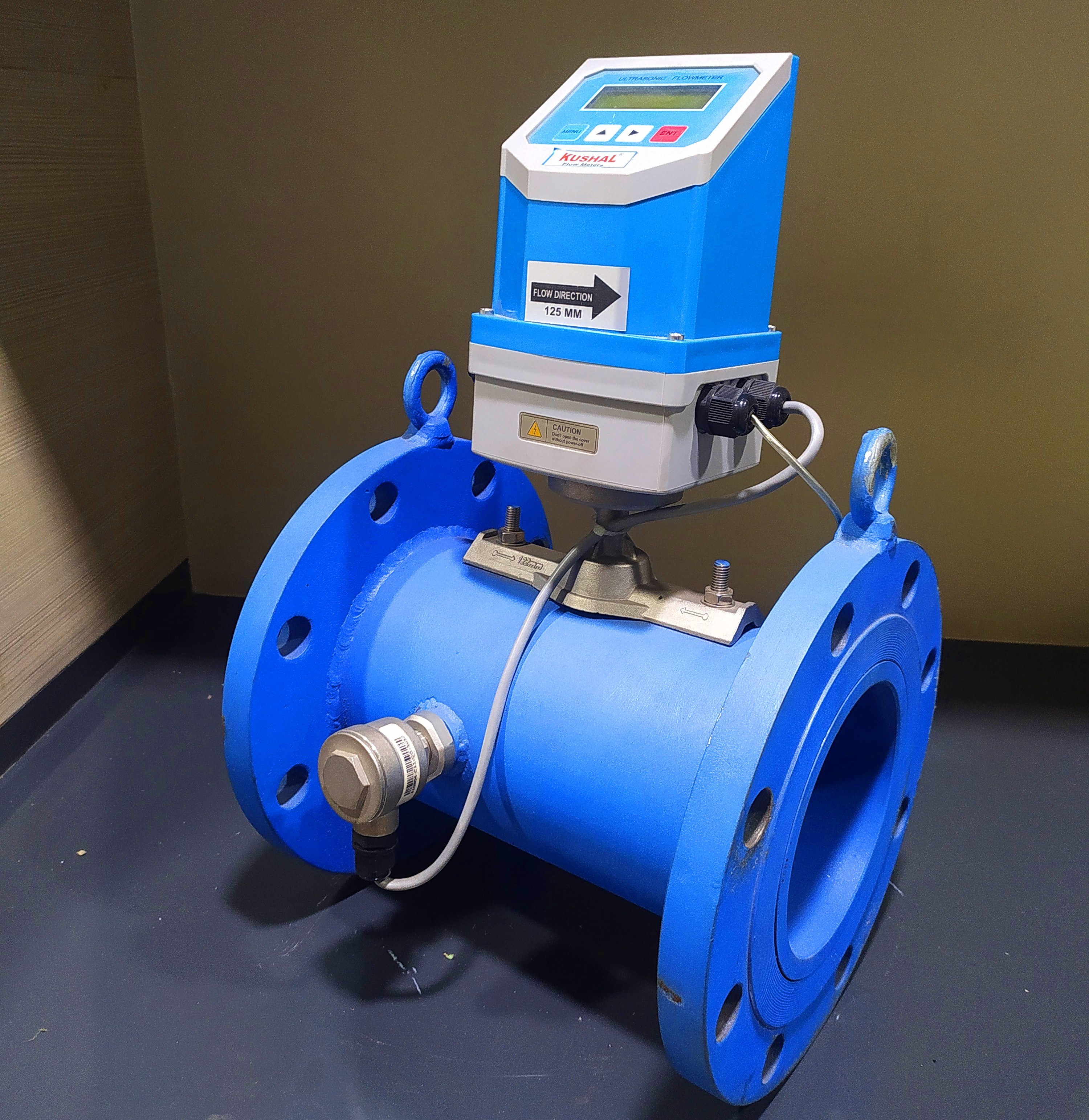 Ultrasonic Flow Meter - Stainless Steel, Inline Installation, 2x20 Backlit Display | Accuracy 1%, 5 To 1000 M3/hr Flow Range, Semi-automatic Operation, Ip65 Ingress Protection