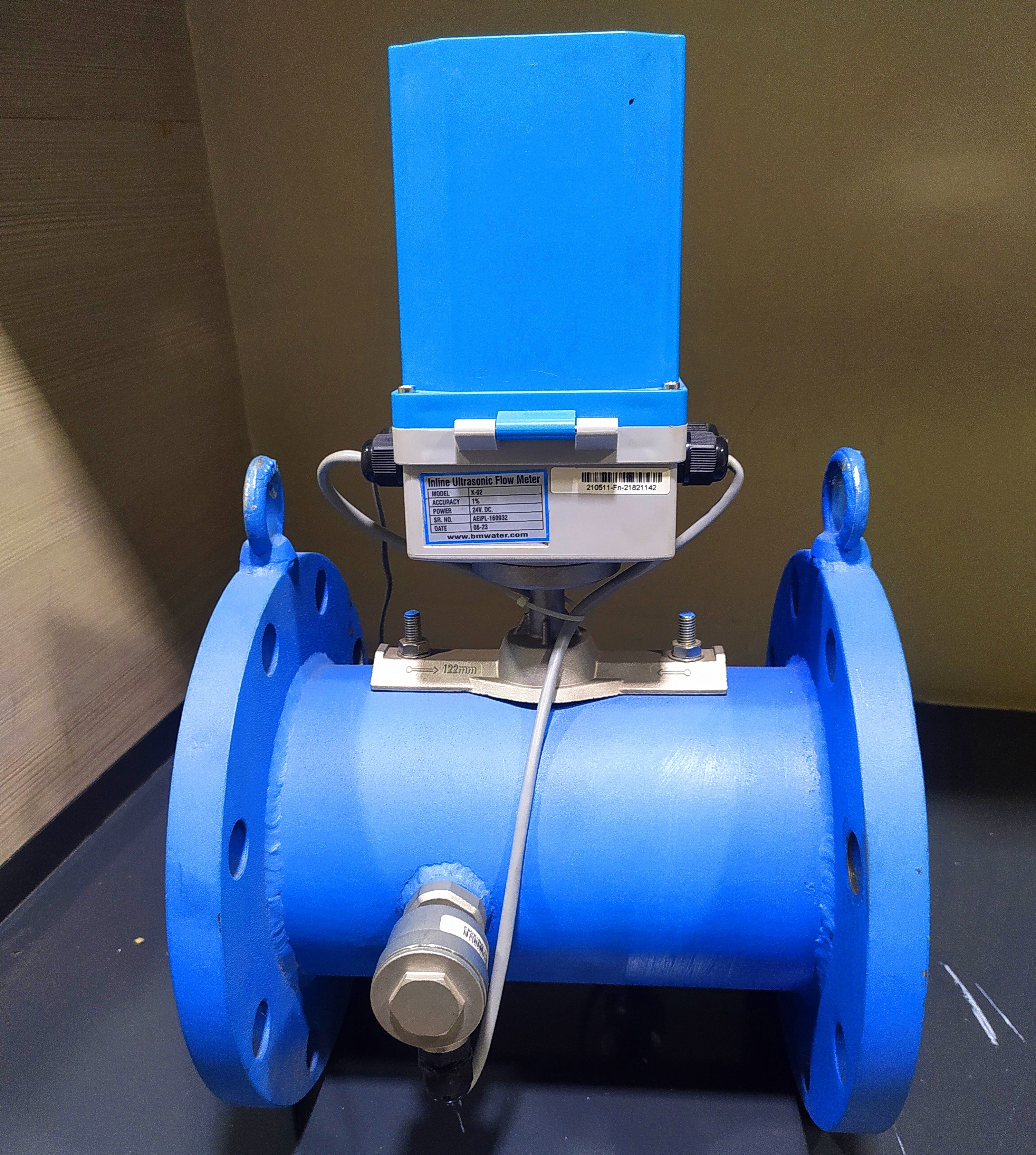 Ultrasonic Flow Meter - Stainless Steel, Inline Installation, 2x20 Backlit Display | Accuracy 1%, 5 To 1000 M3/hr Flow Range, Semi-automatic Operation, Ip65 Ingress Protection