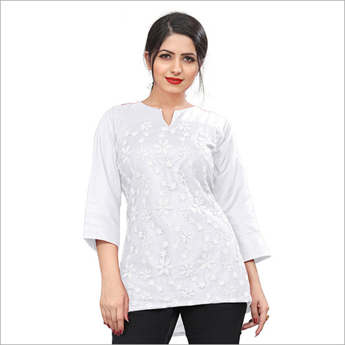 प्रिंटेड लेडीज़ व्हाइट टॉप