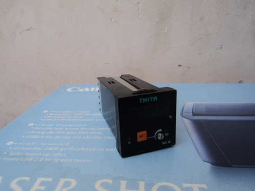 TEMPERATURE CONTROLLER / INDICATOR