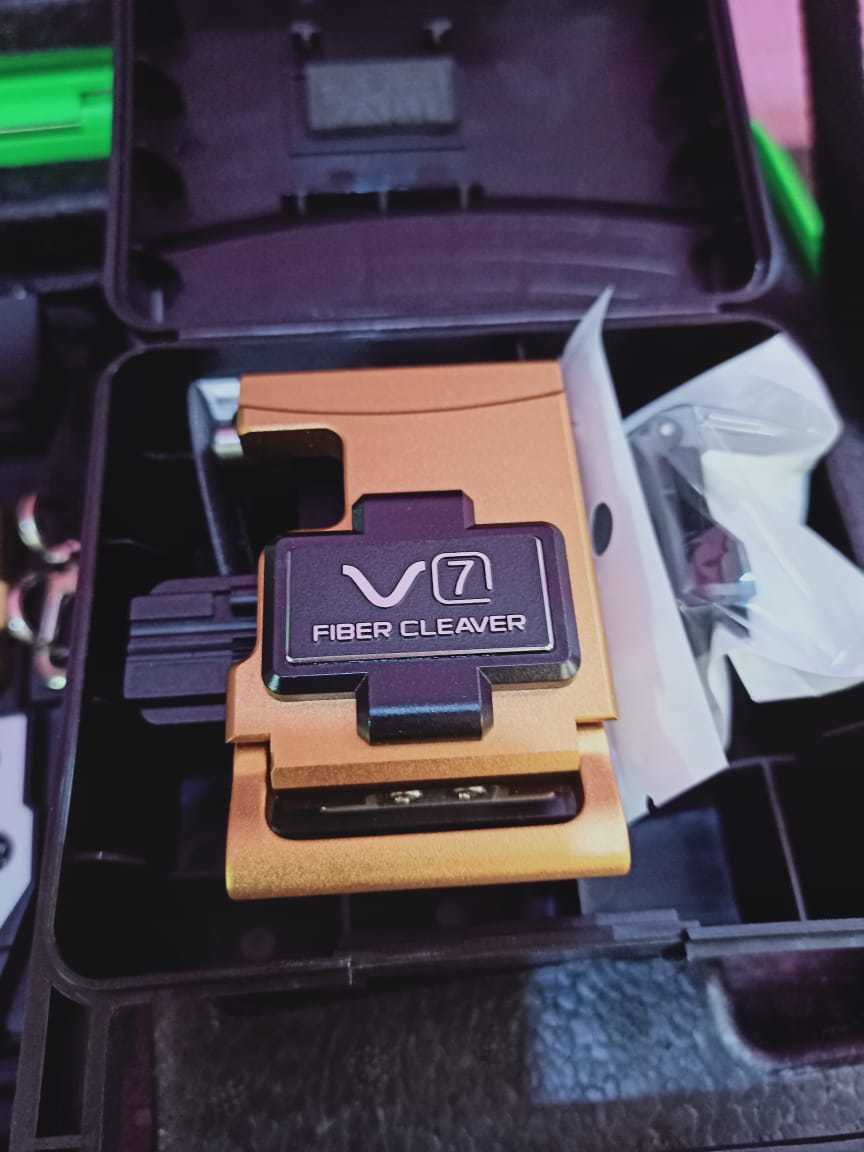 Splicing Machine - 0.125-1mm Cleavage, 5-16mm Cleave Length | 5" High-resolution Display, Quick 7 Sec Splicing Time, 4200mah Battery